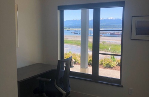 Comox House | Spectacular Waterfront Suite in the Heart of Comox