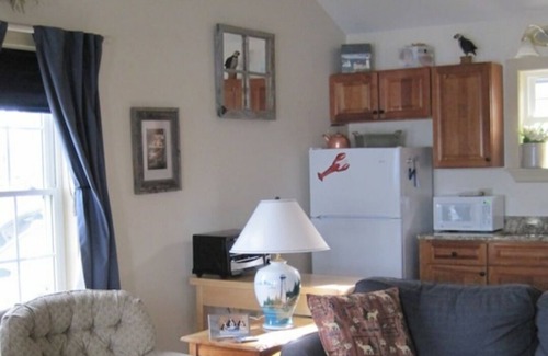 Edgecomb Cottage | Spectacular Waterfront Cottage: Charming Getaway on The Sheepscot River