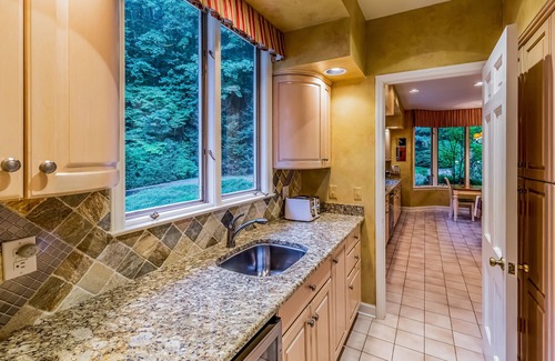 Waynesville House | Spectacular Wooded Estate W/Private Hot Tub, Tennis Court, Veranda & Pool Table