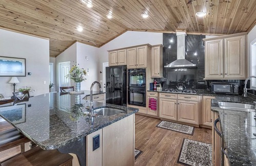 Granville House | Specular Lake Vews in Historic Granville,TN