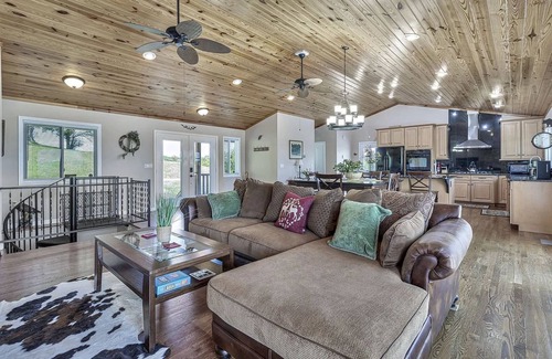 Granville House | Specular Lake Vews in Historic Granville,TN