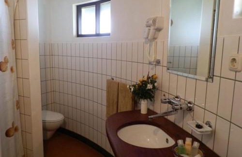Lamadai Cabin | Speke Bay Lodge