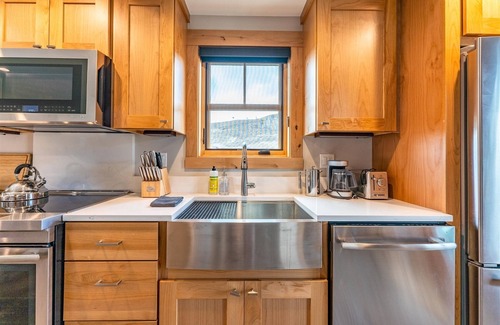 Crested Butte House | Spellbound Cottage/Dog Friendly Perfection on the Mtn. W/Hot Tub & Views!