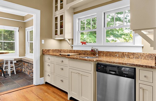 Waynesville House | Spellbound Cottage just off of Main Street Waynesville
