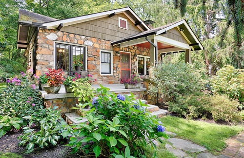 Waynesville House | Spellbound Cottage just off of Main Street Waynesville