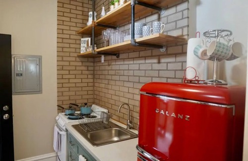 Avondale House | Spencer's Place Historic, Comfy Getaway