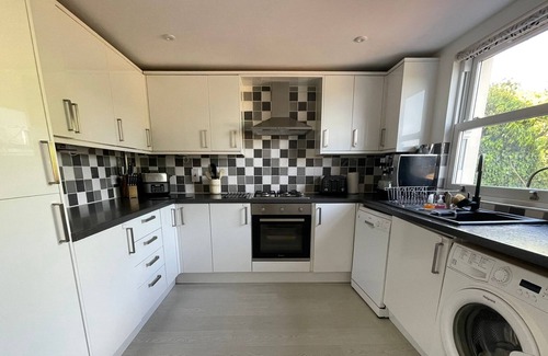 Braintree House | Spencer Square- A lovely 2 bedroom property in Bocking with cats