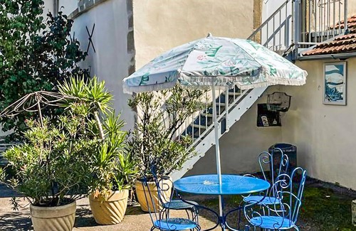 Corre Apartment | Spend a relaxing holiday in nature in this holiday apartment.