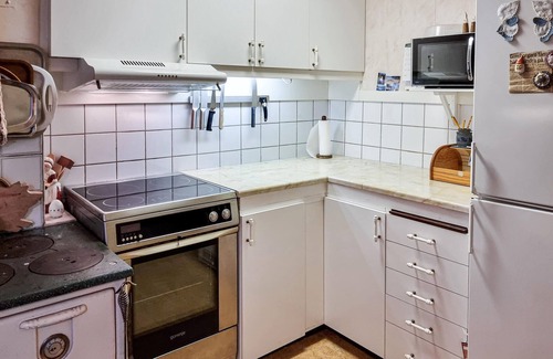 Tanum O House | Spend a relaxing vacation close to nature in this vacation home with lake view.