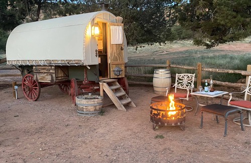 Grover Cabin | Spend a romantic night in a shepherds camp wagon