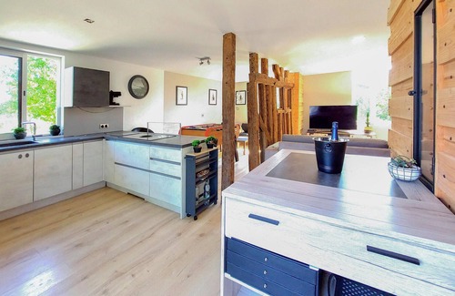Jagée House | Spend an unforgettable vacation in this inviting vacation home with wellness.