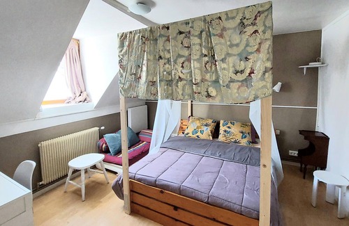 Cesson House | Spend an unforgettable vacation in this inviting cottage surrounded by beautiful nature.