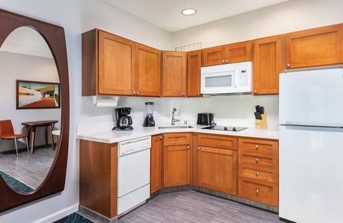 Uptown Design District Resort | Spend Spring Break in Warm Palm Springs - March 16-23, 2024 - 2bd/2ba - Slps 6