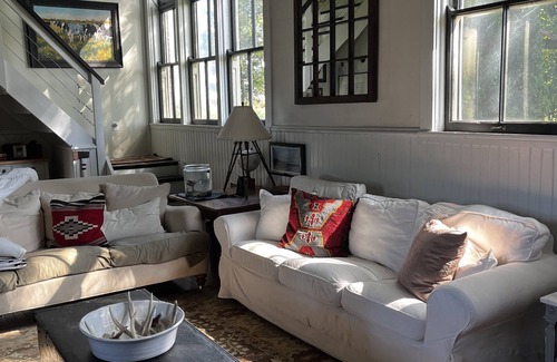 Flesherton House | Spend the holidays in the beautiful Beaver Valley at the Vandeleur Schoolhouse.