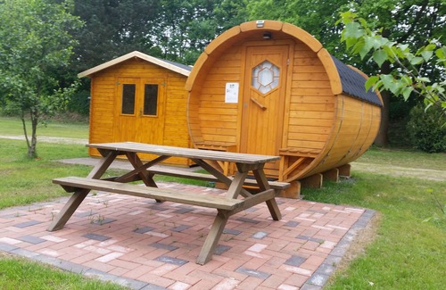 Versmold Cabin | Spend the night in a sleeping and living barrel