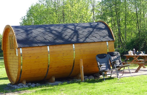 Versmold Cabin | Spend the night in a sleeping and living barrel