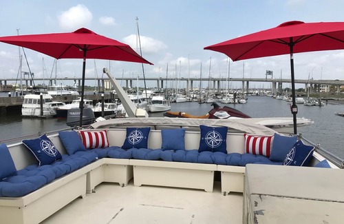 Downtown Charleston Boat Rental | Spend The Weekend Aboard Your Own Private Yacht In Historic Charleston