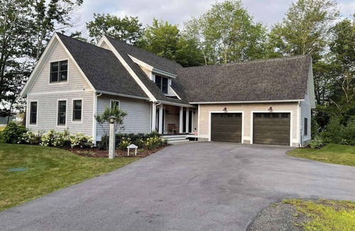 Cape Neddick House | Spend your holidays by the Sea. What a beautiful opportunity to stay and celebrate in Maine.