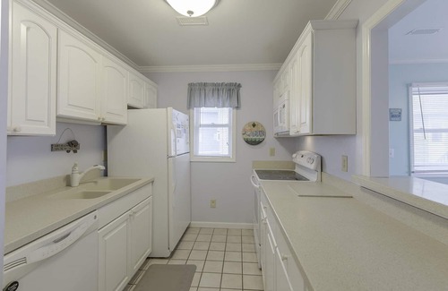 South Nags Head Cottage | Spend your Holidays on the OBX Oceanfront! Location!Location, Location.