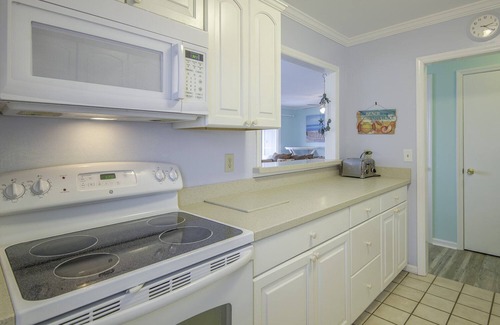 South Nags Head Cottage | Spend your Holidays on the OBX Oceanfront! Location!Location, Location.