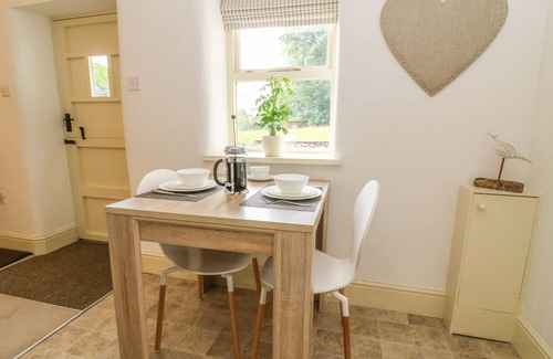 Fourstones Near Bentham Cottage | SPENS FARM COTTAGE, with a garden in Tatham