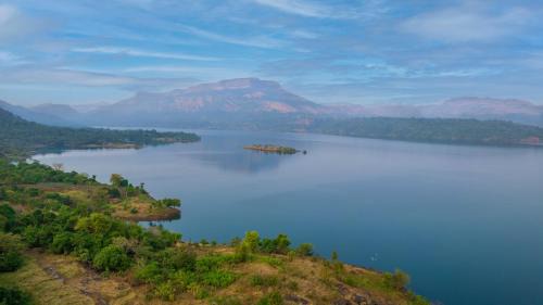 Khalapur Villa | Spicy Mango Waterfront Villa - Luxurious Lakeview Villa In Karjat