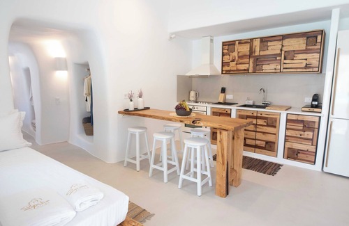 Firopotamos Resort | Spilia Milos waterfront property