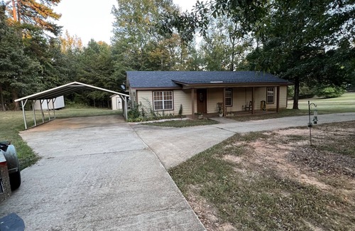 Farmerville House | Spillway Road Retreat (2.5 miles from Lake D’Arbonne)