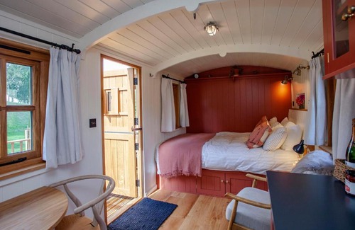 Dorchester House | Spindleberry Hut