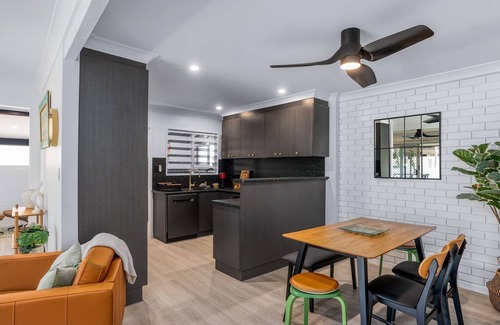Rainbow Beach Apartment | Spindrift - 1/10 Spectrum Street - Rainbow Beach. All beds made. Wifi. Pets welcome.