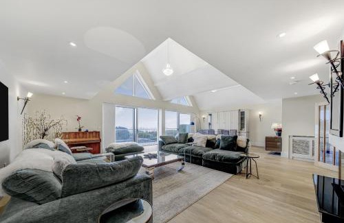 Ewhurst Green House | Spindrift - stunning beachfront residence