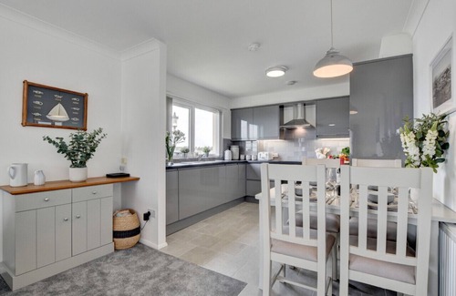 Instow Apartment | Spinnaker - Two Bedroom Apartment, Sleeps 4
