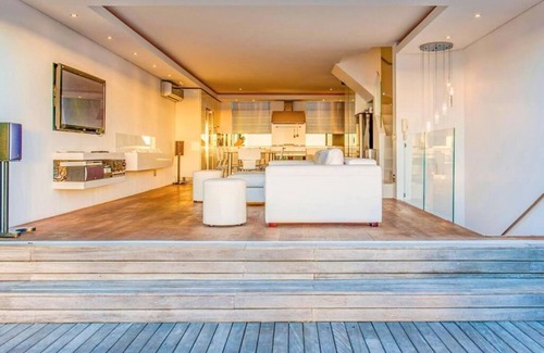 Lagoon Beach Apartment | Spinnakers 9 by HMH