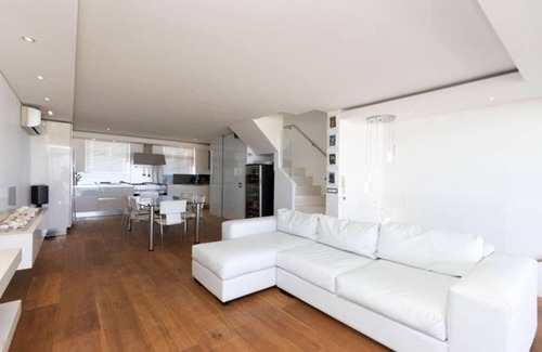 Lagoon Beach Apartment | Spinnakers 9 by HMH