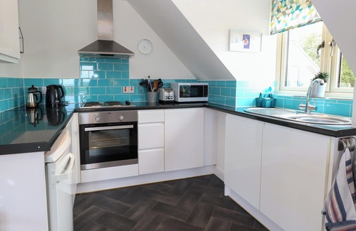 North Walsham Cottage | SPINNEY'S DEN, pet friendly, with hot tub in Knapton