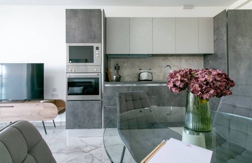 Ta' Giorni Apartment | Spinola Seafront Deluxe Suite