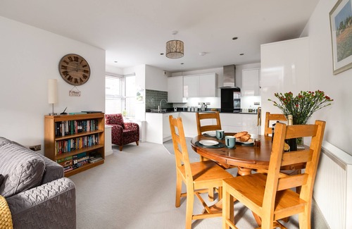 New Forest District Apartment | 'Spire View' New Forest Holiday Home - 3 minutes walk to the open forest