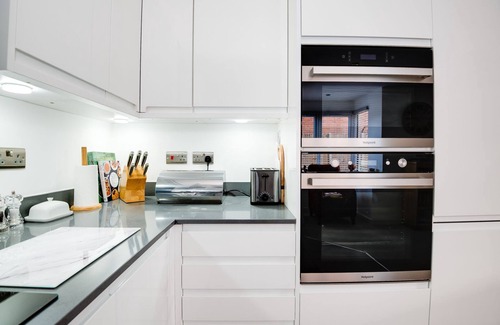 New Forest District Apartment | 'Spire View' New Forest Holiday Home - 3 minutes walk to the open forest