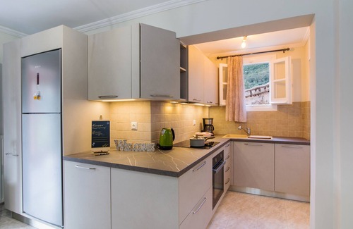 Doukades Apartment | Spiros Holidays House