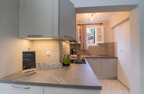 Doukades Apartment | Spiros Holidays House