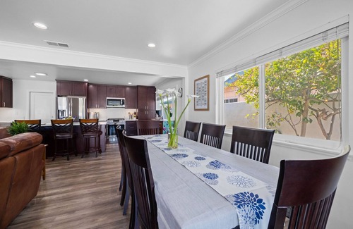 University City House | Splash! 40’ Pool, Bunk Beds, 8 Mins to Beach, Close to ALL Attractions, La Jolla