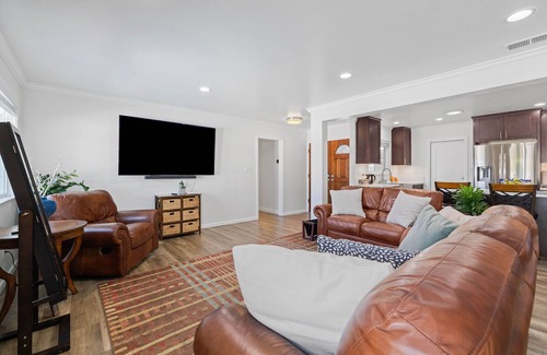 University City House | Splash! 40’ Pool, Bunk Beds, 8 Mins to Beach, Close to ALL Attractions, La Jolla