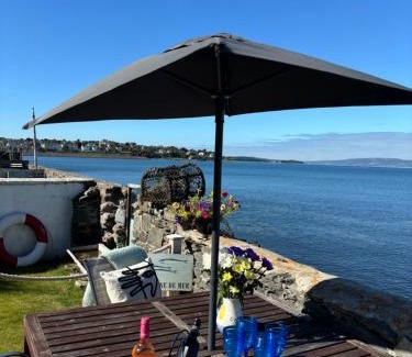 Bangor House | Splash Cottage beach house with Sea lapping Garden