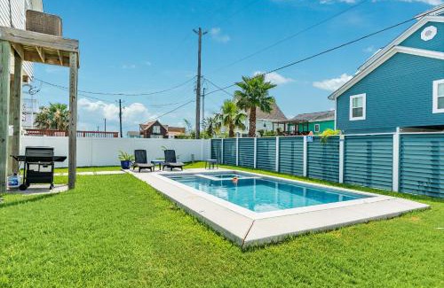 Jamaica Beach House | Splash Soak and S'mores: Your Bayside Getaway Awaits