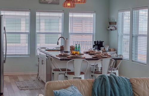 Port Bolivar House | Splash Spacious 3BD 3bath Beachfront! Steps to Beach!