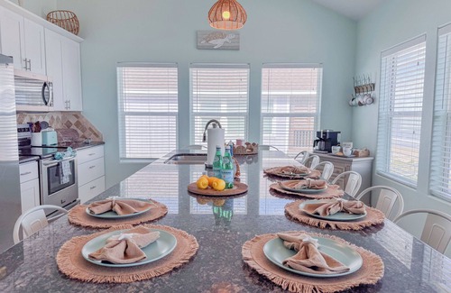 Port Bolivar House | Splash Spacious 3BD 3bath Beachfront! Steps to Beach!