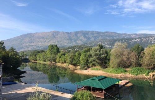Danilovgrad Bed & Breakfast | Splav "Slap" - Bungalovi