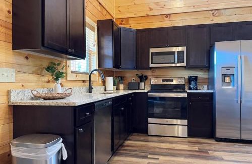 Pigeon Forge House | Splendid 2Cabins Sleeps 28 Pool Hot Tub More