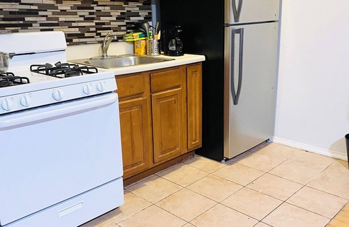 Canarsie Apartment | Splendid 3 bedrooms apt in Brooklyn close to public transportation