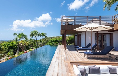 Gouverneur Villa | Splendid 6 BDRM Luxury Villa w Jacuzzi and BBQ
